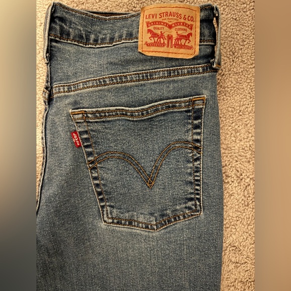Levi's Women's Wedgie Straight Leg Blue Jeans - Picture 7 of 7